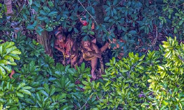 Photographer captures images of uncontacted Amazon tribe 